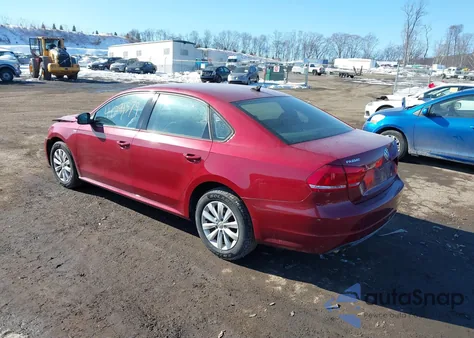 2015 Volkswagen Passat 1.8T Wolfsburg Edition z USA, uszkodzony, nr VIN 1VWAT7A35FC039300